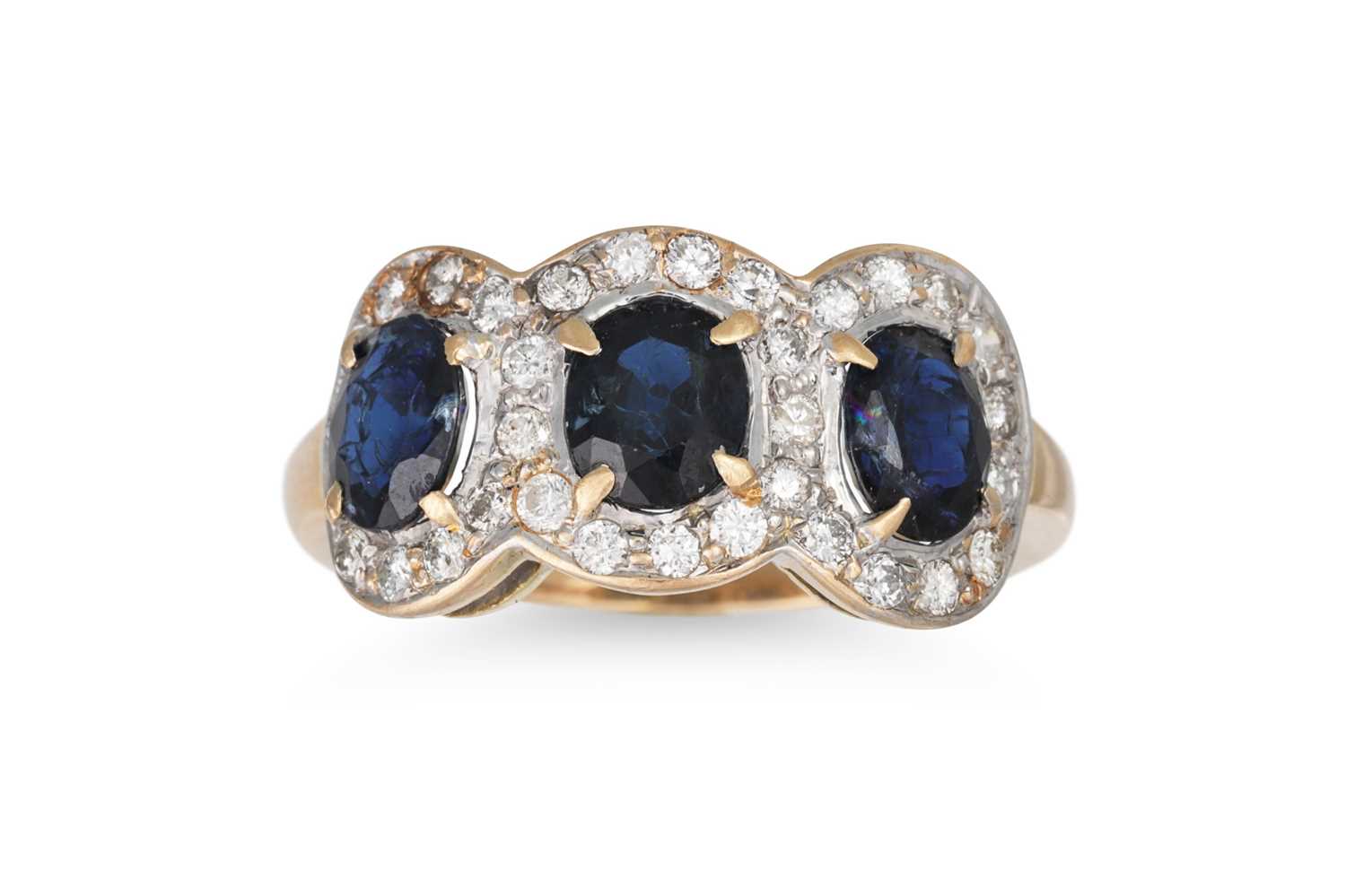 Lot 36 - A DIAMOND AND SAPPHIRE TRIPLE CLUSTER RING,...