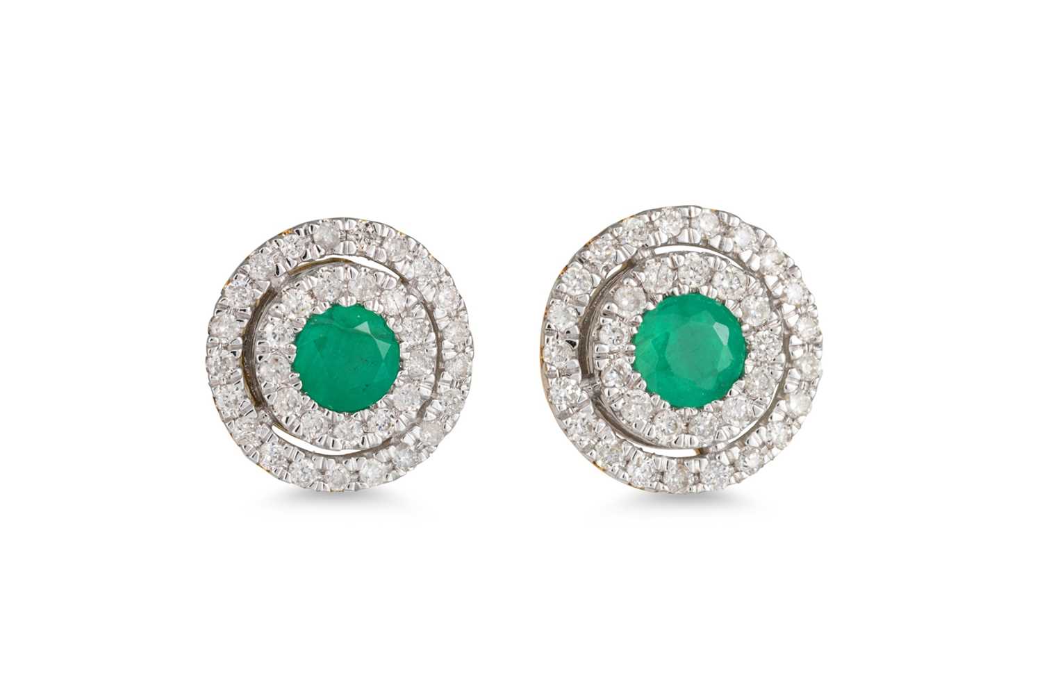 Lot 39 - A PAIR OF DIAMOND AND EMERALD TARGET CLUSTER...