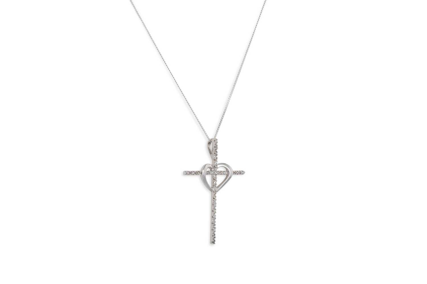Lot 78 - A DIAMOND SET CROSS, mounted in white gold, on...