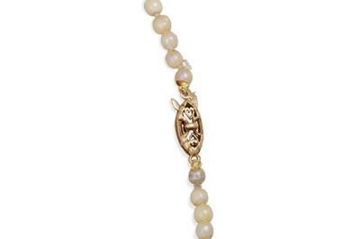 Lot 80 - A GRADUATED CULTURED PEARL NECKLACE, with gold...