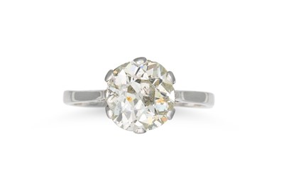 Lot 449 - A DIAMOND SOLITAIRE RING, the old cut diamond...