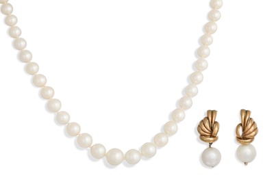 Lot 308 - A GRADUATED PEARL NECKLACE, with a gold clasp....
