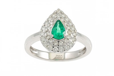 Lot 132 - A DIAMOND AND GEM STONE CLUSTER RING, pear...