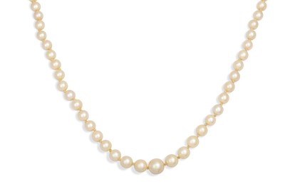 Lot 109 - A CULTURED PEARL NECKLACE, gold clasp