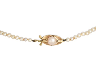 Lot 109 - A CULTURED PEARL NECKLACE, gold clasp