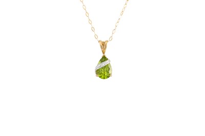 Lot 137 - A PEAR SHAPED PENDANT, set with a green...