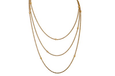 Lot 114 - A VINTAGE 15CT GOLD MUFF CHAIN, with ball...
