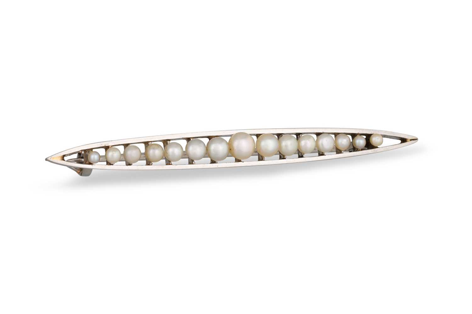 Lot 306 - A VINTAGE GRADUATED SEED PEARL BROOCH, mounted...