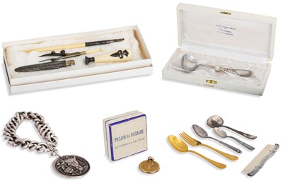 Lot 460 - A MISCELLANEOUS COLLECTION OF ANTIQUE...