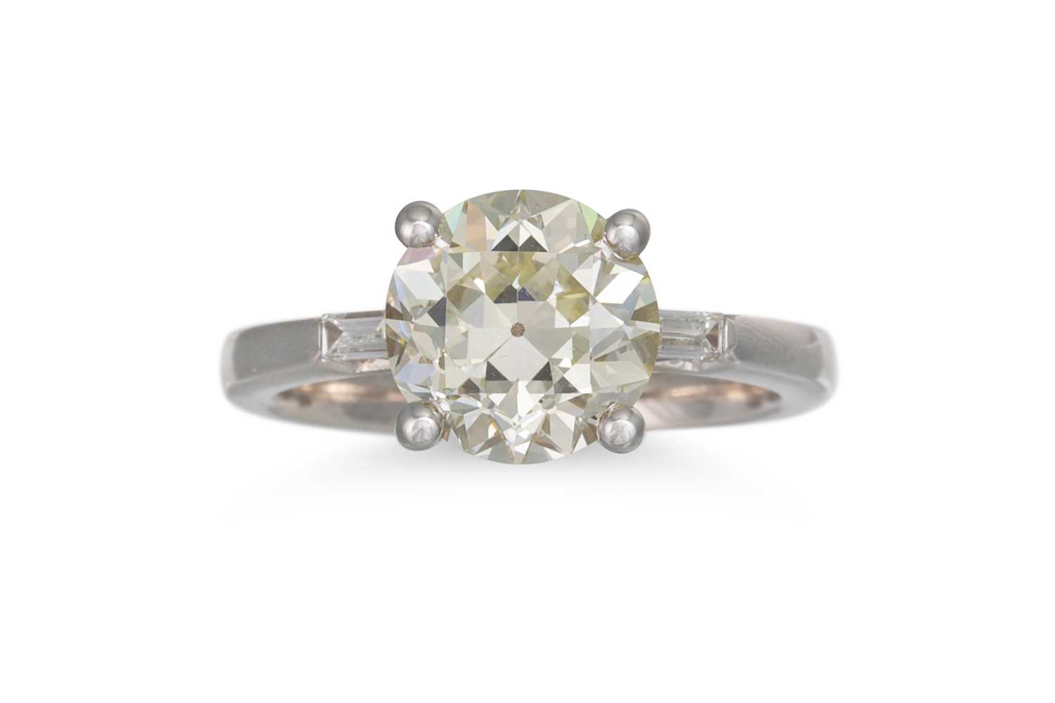 Lot 313 - A DIAMOND SOLITAIRE RING, the brilliant cut...