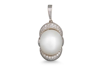 Lot 316 - A PEARL AND DIAMOND PENDANT, the large south...