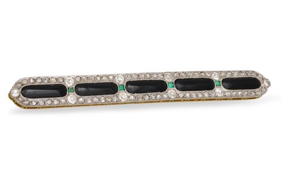 Lot 320 - AN EARLY 20TH CENTURY BAR BROOCH, set with old...