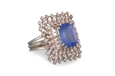 Lot 321 - A SAPPHIRE AND DIAMOND CLUSTER RING, the...