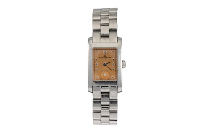 Lot 439 - A LADY'S BAUMÉ MERCIER STAINLESS STEEL WRIST...