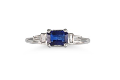 Lot 187 - A SAPPHIRE RING, the rectangular stone to...
