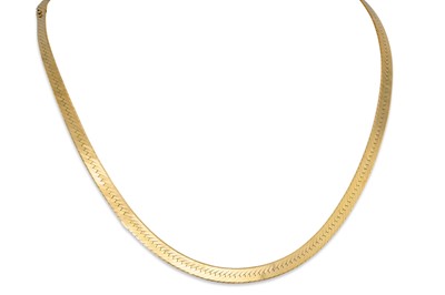 Lot 130 - A FLAT LINK CHAIN, of 14ct yellow gold, 20"...