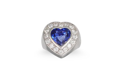 Lot 426 - A SAPPHIRE AND DIAMOND CLUSTER RING, the heart...