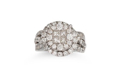 Lot 446 - A DIAMOND CLUSTER RING, set with circular &...