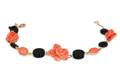Lot 359 - A CORAL AND ONYX BRACELET, to beaded and...