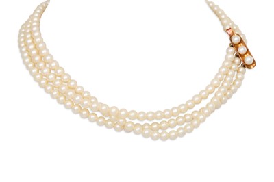 Lot 15 - A TRIPLE ROWED CULTURED PEARL CHOKER NECKLACE,...