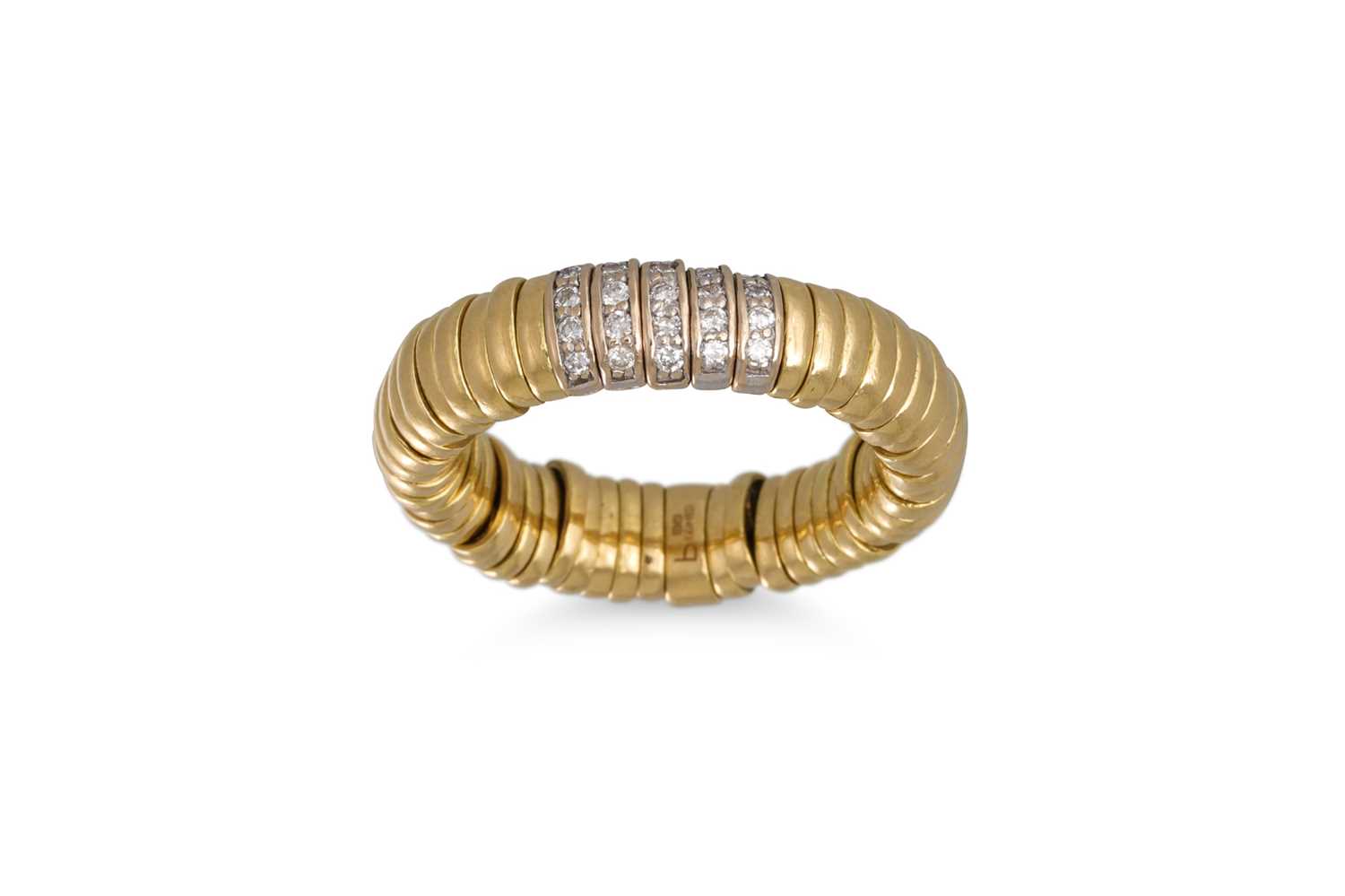 Lot 121 - A DIAMOND SET EXPANDABLE RING, mounted in