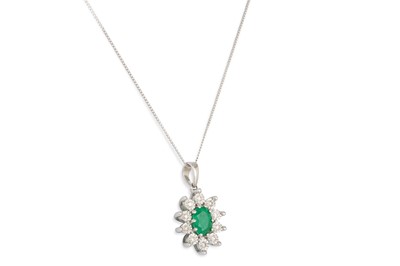 Lot 34 - A DIAMOND AND EMERALD CLUSTER PENDANT, mounted...