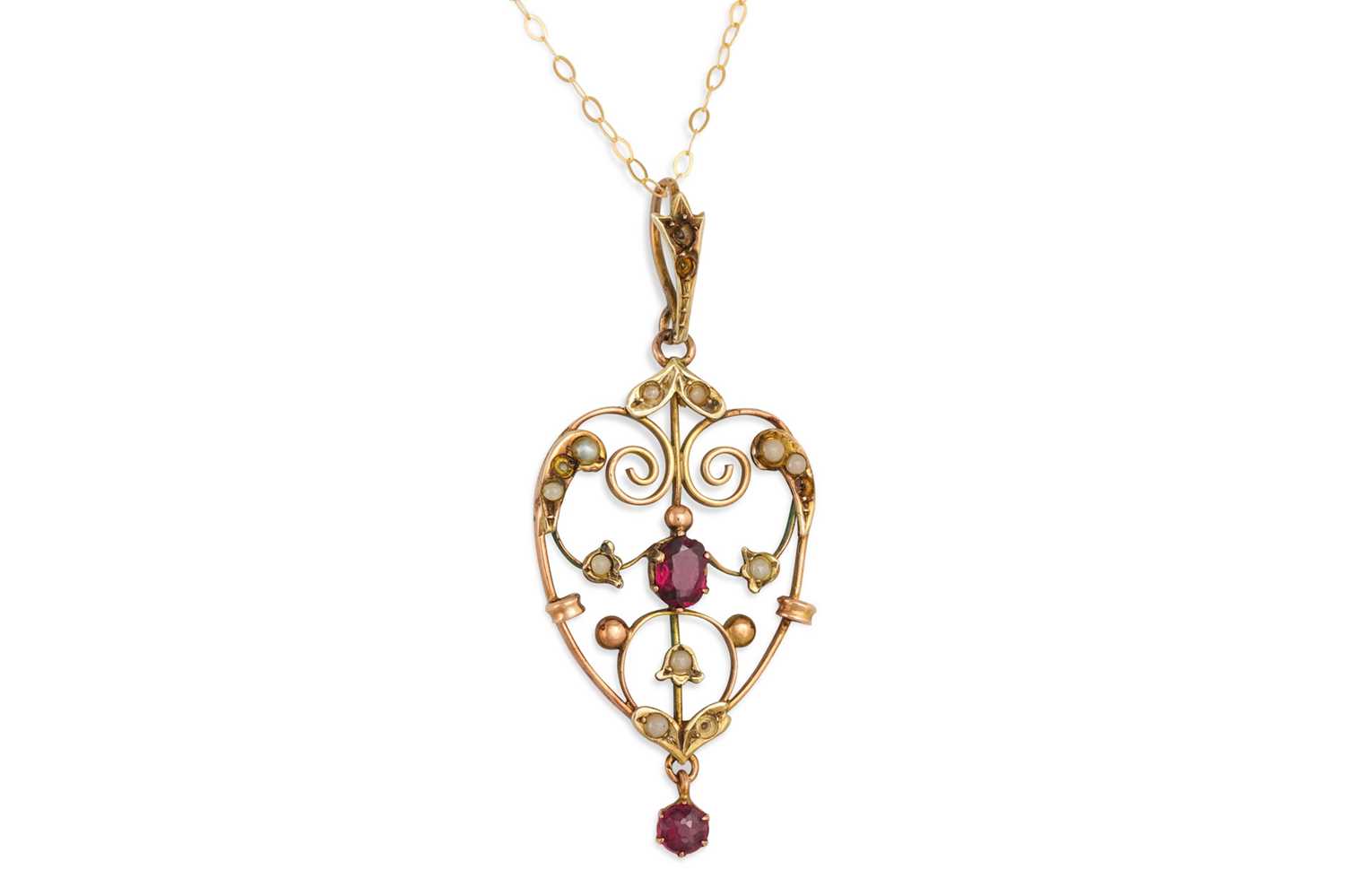 Lot 38 - AN EDWARDIAN PENDANT, set with pearl and...