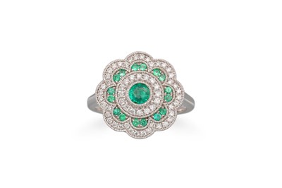 Lot 102 - A DIAMOND AND EMERALD CLUSTER RING, in the...