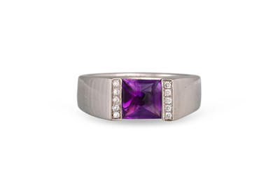 Lot 109 - A DIAMOND AND AMETHYST RING, the square...