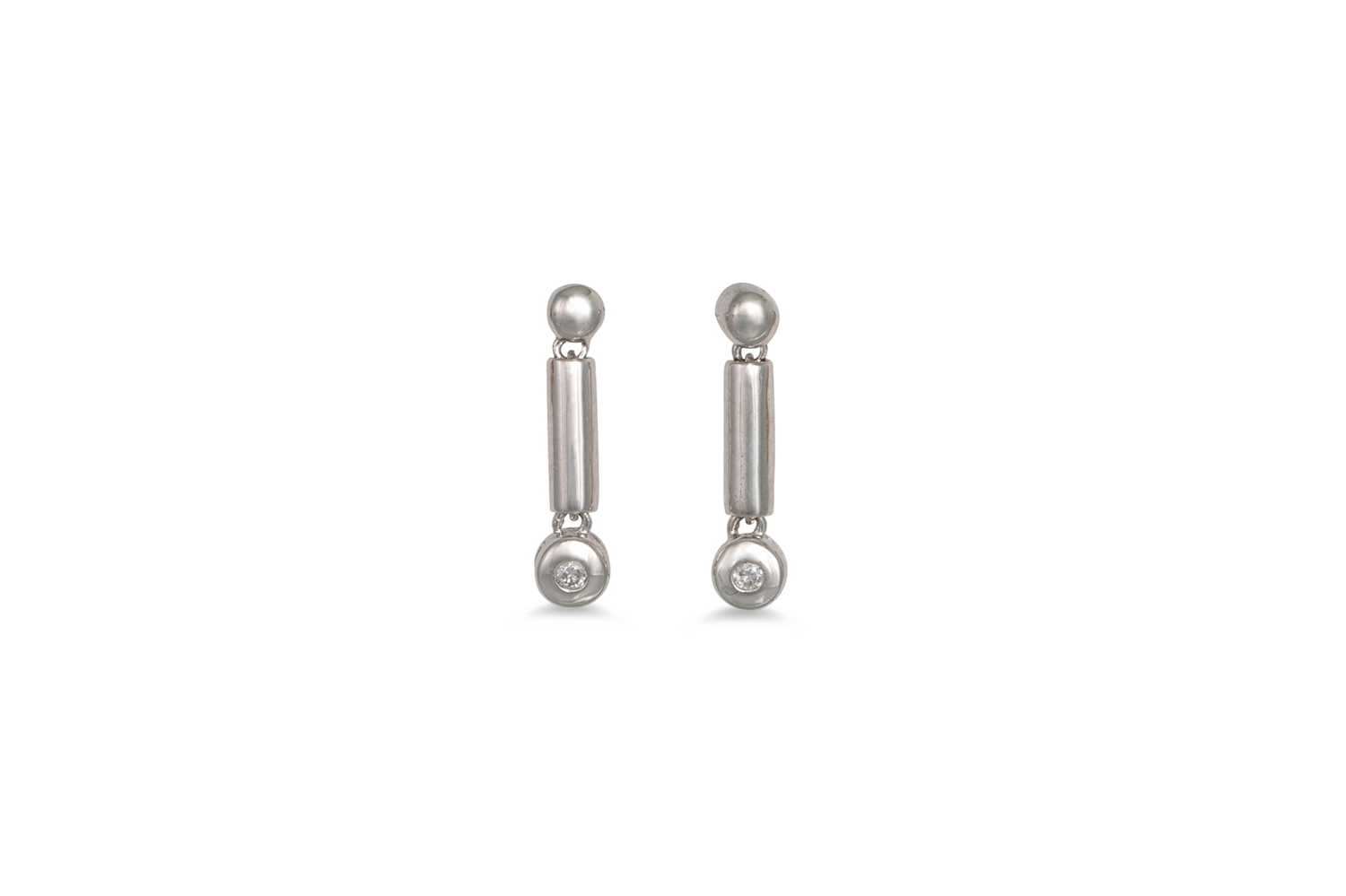 Lot 115 - A PAIR OF DIAMOND DROP EARRINGS, the round &...