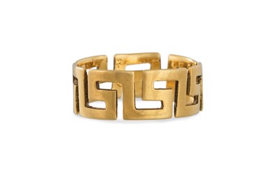 Lot 59 - AN 18CT GOLD RING, Greek key design, 5 g. Size...