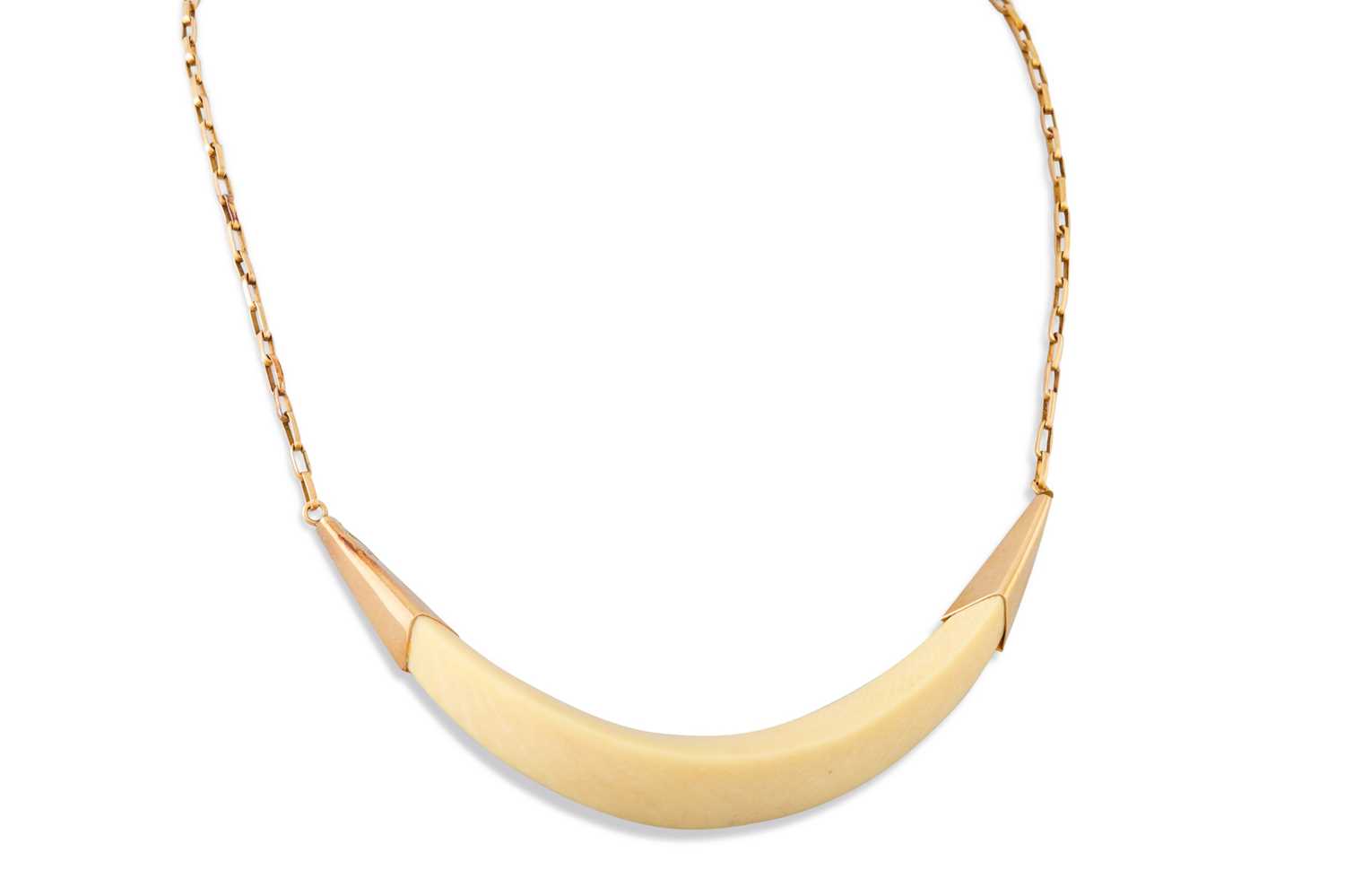 Lot 151 - A NECKLACE, with gold back chain, 22 g.