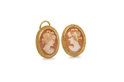Lot 154 - A PAIR OF CAMEO EARRINGS, mounted in 18ct gold