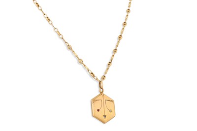 Lot 160 - AN ANTIQUE 9CT GOLD LOCKET, on a chain
