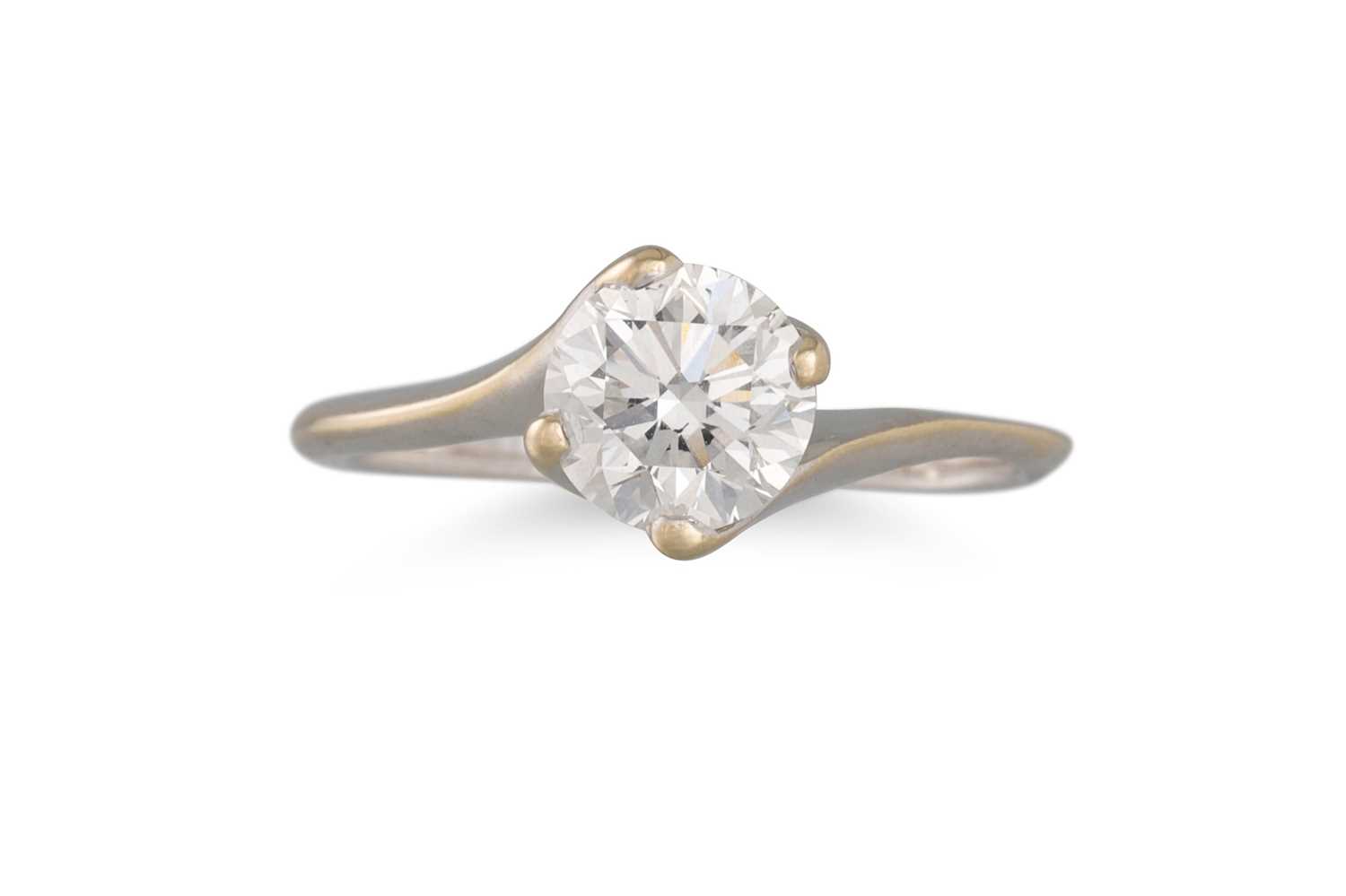 Lot 317 - A DIAMOND SOLITAIRE RING, the brilliant cut...