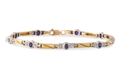 Lot 293 - A DIAMOND AND SAPPHIRE TWO COLOUR GOLD...