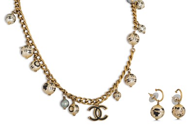 Lot 16 - A CHANEL NECKLACE, comprising chain suspending...