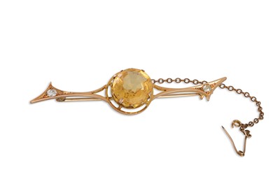 Lot 106 - AN ANTIQUE CITRINE AND DIAMOND BROOCH, 15ct...