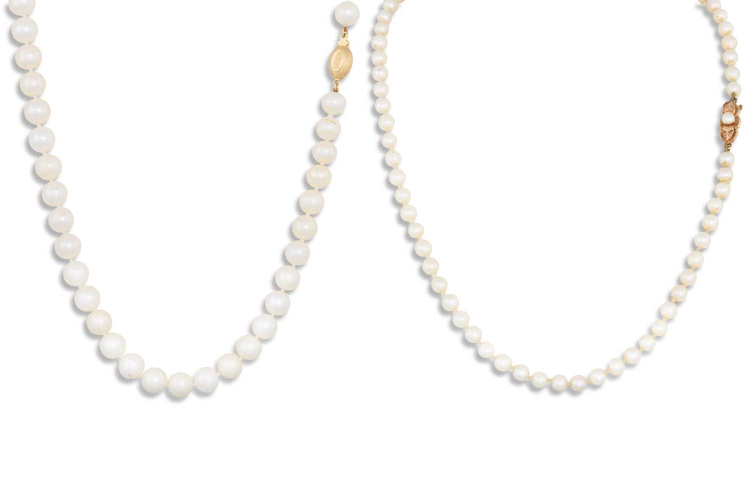 Lot 181 - A STRING OF CULTURED PEARLS, with a 9ct yellow...