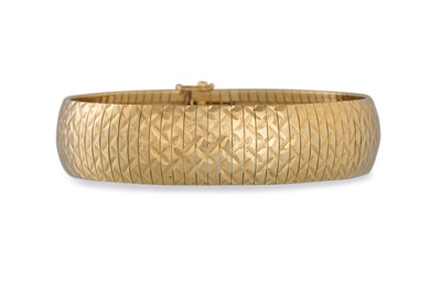 Lot 222 - A 9CT GOLD BRACELET, of mesh style, 23 g.