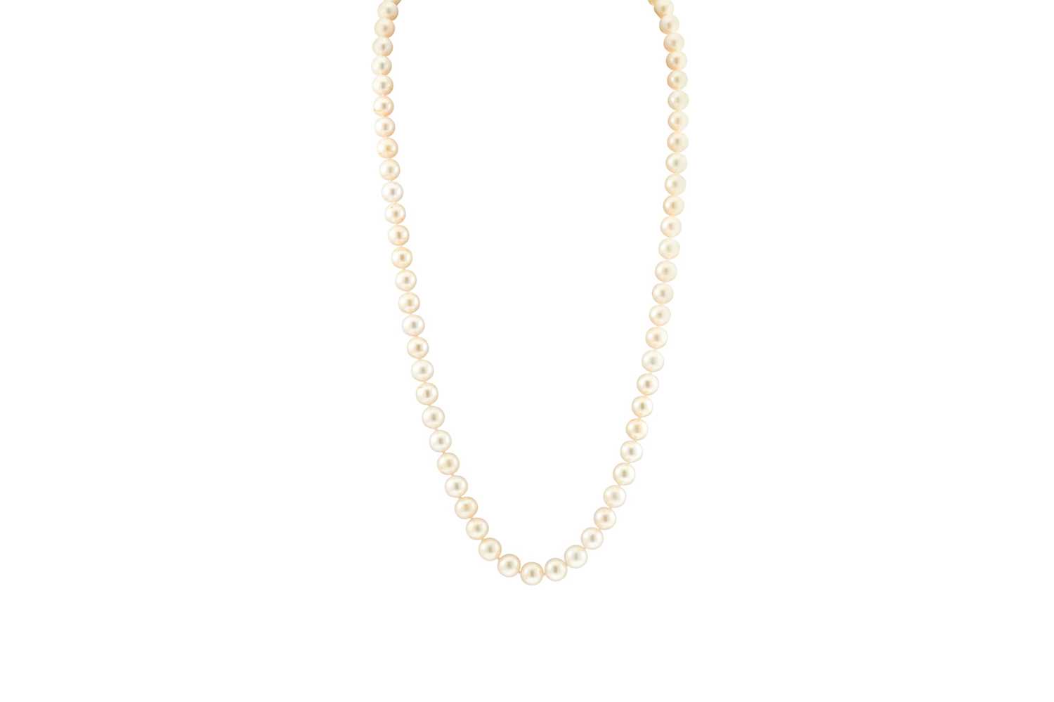 Lot 390 - A STRING OF CULTURED PEARLS, with a 18ct gold...
