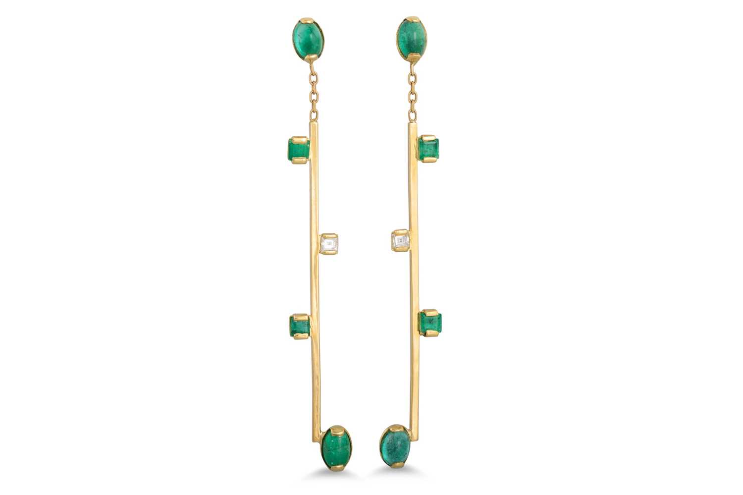 Lot 188 - A PAIR OF EMERALD AND DIAMOND DROP EARRINGS,...