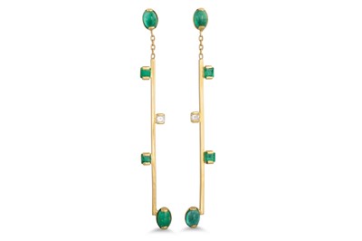 Lot 188 - A PAIR OF EMERALD AND DIAMOND DROP EARRINGS,...