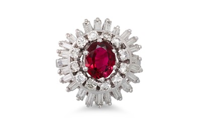 Lot 325 - A DIAMOND AND TOURMALINE CLUSTER RING, the...