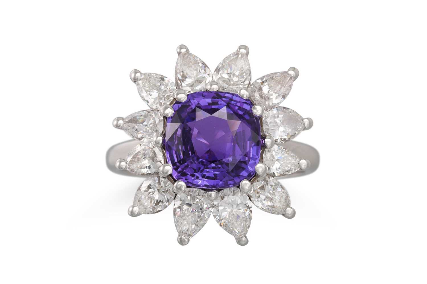 Lot 329 - A SAPPHIRE AND DIAMOND CLUSTER RING, the round...