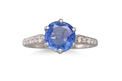 Lot 330 - A SAPPHIRE AND DIAMOND RING, the round...