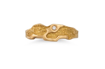 Lot 264 - A DIAMOND RING, mounted in 18ct yellow gold,...