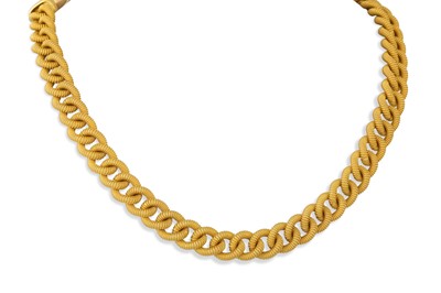 Lot 266 - AN ITALIAN GOLD NECKLACE, of textured curb...