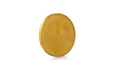 Lot 381 - A DEUTSCHE MARK GOLD COIN, Hamburg Mint, 2001...