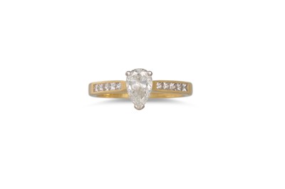 Lot 415 - A DIAMOND SOLITAIRE RING, the pear shaped...